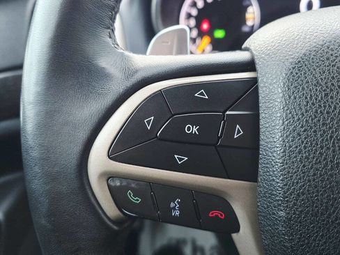 Used 2017 Jeep Grand Cherokee Laredo image 24