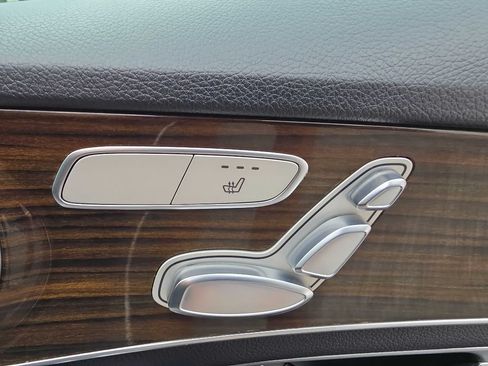 Used 2018 Mercedes-Benz C 300 4MATIC Sedan image 18
