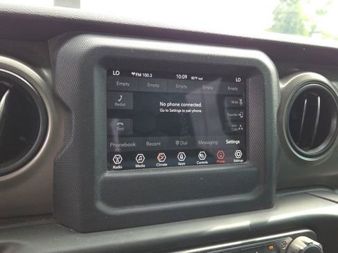Used 2023 Jeep Gladiator Sport AWD/4WD image 17