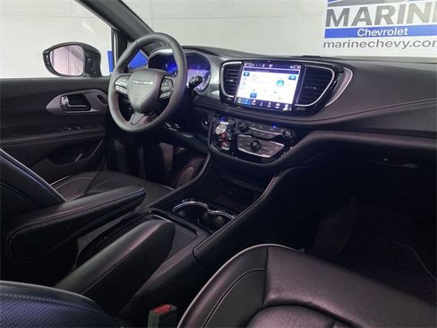 Used 2025 Chrysler Pacifica Limited image 27