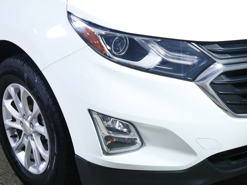 Used 2020 Chevrolet Equinox LT AWD/4WD image 16