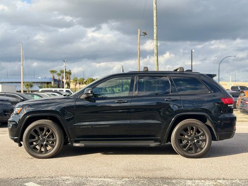 Used 2020 Jeep Grand Cherokee Altitude image 2
