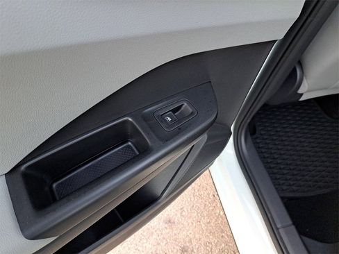 Certified 2022 Volkswagen Taos SE image 12