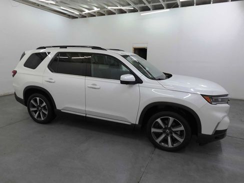 Used 2025 Honda Pilot Elite image 4