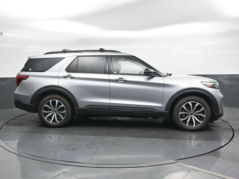 Used 2020 Ford Explorer ST w/ Premium Technology Package AWD/4WD image 4