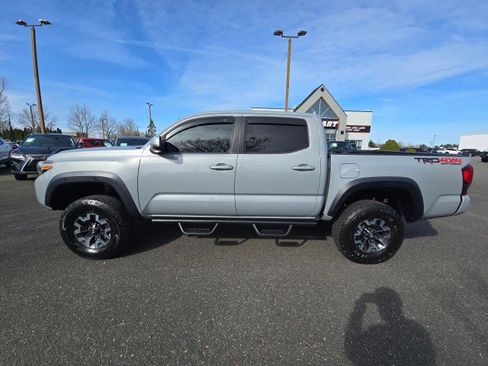Used 2019 Toyota Tacoma TRD Off-Road image 6