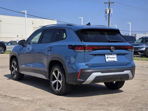 New 2025 Volkswagen Tiguan SE image 3