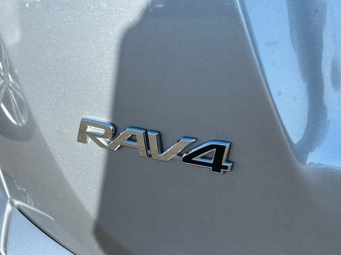 Used 2017 Toyota RAV4 LE w/ Carpet Mat Package FWD image 21