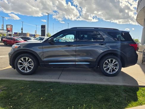 Used 2020 Ford Explorer XLT w/ Equipment Group 202A image 8