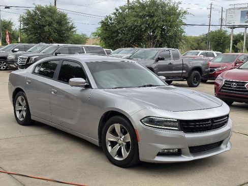 Used 2016 Dodge Charger SXT image 5