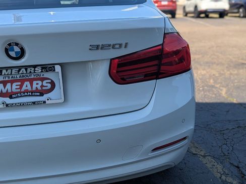 Used 2017 BMW 320i xDrive Sedan AWD/4WD image 15