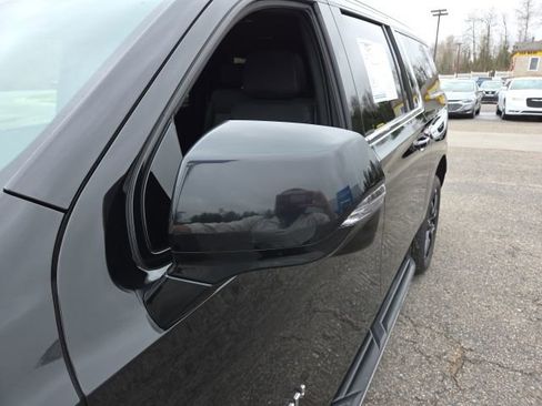 Used 2023 Chevrolet Suburban LT w/ Luxury Package AWD/4WD image 41