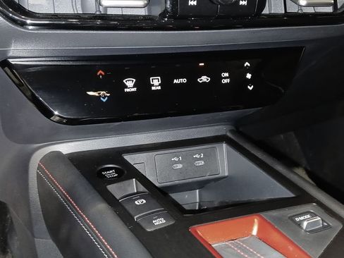 Certified 2025 Nissan Kicks SR image 19