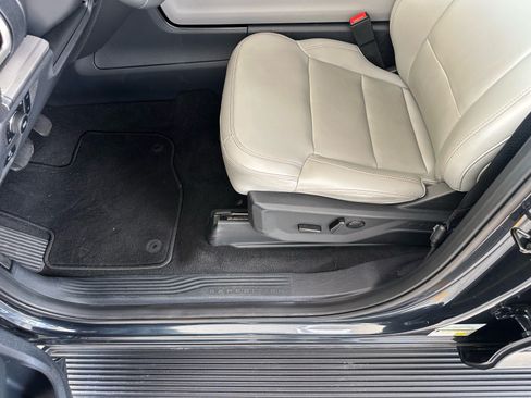 Used 2025 Ford Expedition Active AWD/4WD image 19