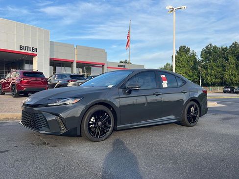 New 2026 Toyota Camry SE image 2