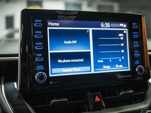 Used 2021 Toyota Corolla LE image 19