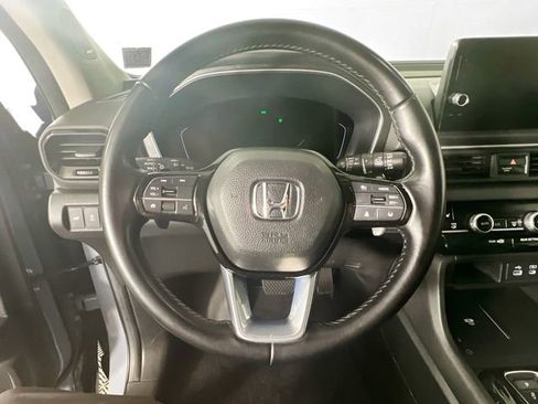 Used 2024 Honda Pilot Touring image 12