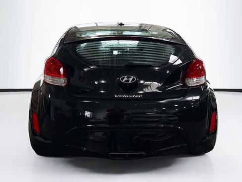 Used 2017 Hyundai Veloster Value Edition image 7