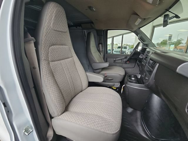New 2026 GMC Savana 3500 Extended w/ Driver Convenience Package RWD image 17