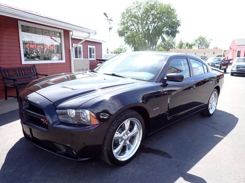 Used 2011 Dodge Charger R/T RWD image 3
