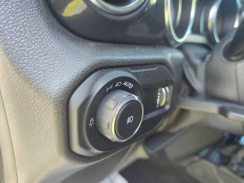 Used 2023 Jeep Wrangler Unlimited Sahara AWD/4WD image 12