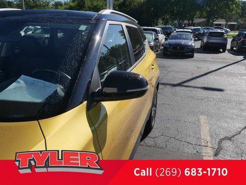 Used 2023 Kia Seltos S w/ Navigation Package FWD image 11