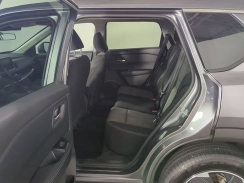 Used 2025 Nissan Rogue SV AWD/4WD image 18