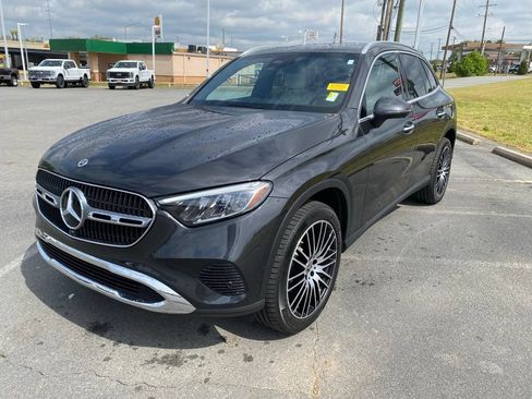 Used 2024 Mercedes-Benz GLC 300 image 3
