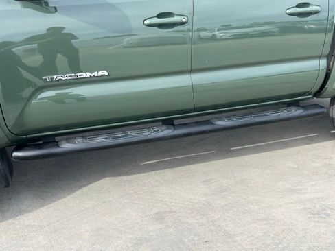 Used 2021 Toyota Tacoma TRD Sport w/ Technology Package image 11