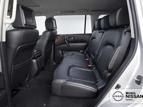 Used 2017 INFINITI QX80 4WD w/ Driver Assistance Package image 13