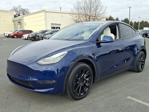 Used 2022 Tesla Model Y Long Range image 3