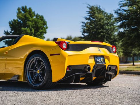 Used 2015 Ferrari 458 Speciale A RWD image 17