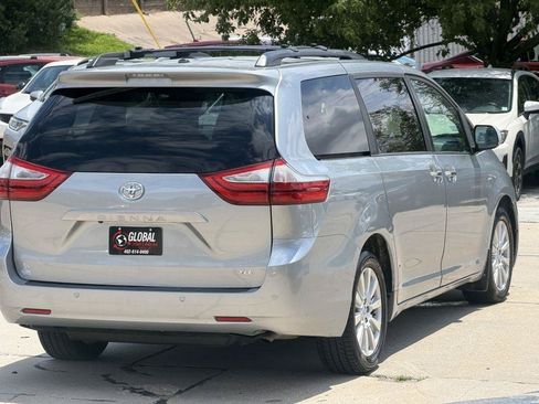Used 2017 Toyota Sienna XLE Premium w/ Outdoor Package AWD/4WD image 6