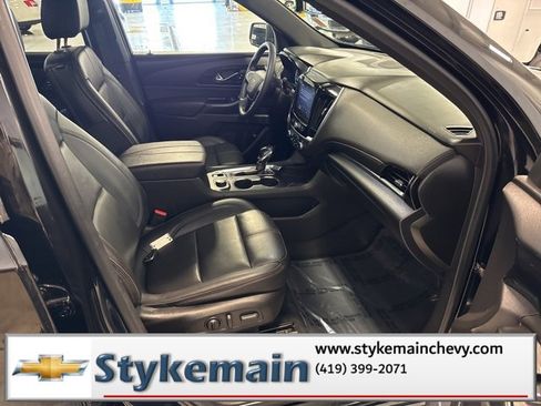 Used 2022 Chevrolet Traverse RS image 16
