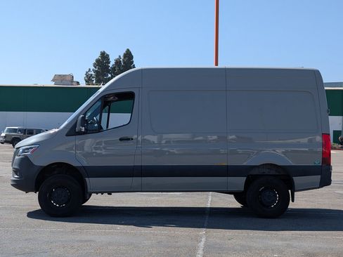 Used 2022 Mercedes-Benz Sprinter 2500 image 4