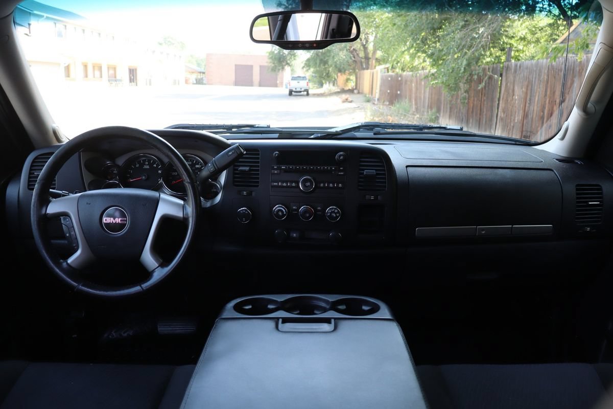 Used 2011 GMC Sierra 2500 SLE w/ Suspension Package, Off-Road AWD/4WD image 16
