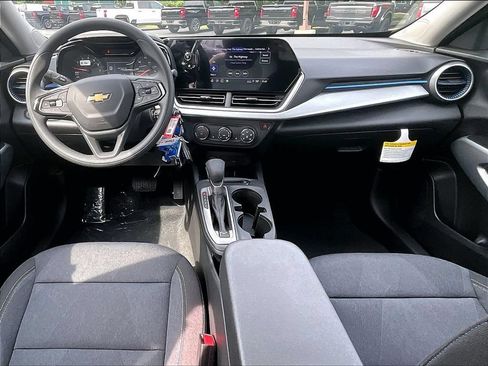 New 2026 Chevrolet Trax LS w/ LS Convenience Package FWD image 12