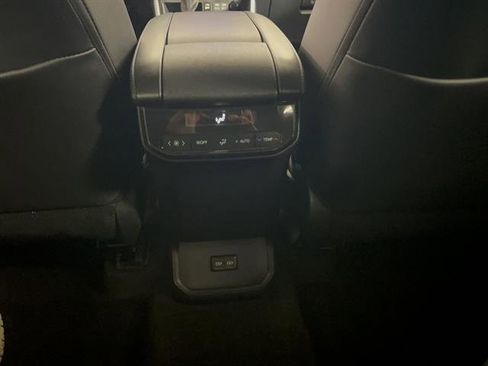 Certified 2024 Toyota Highlander XLE image 29