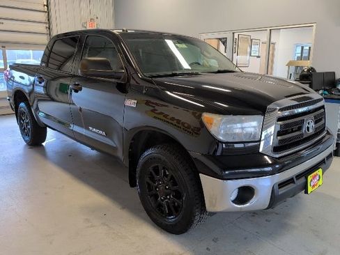 Used 2011 Toyota Tundra 4x4 CrewMax w/ SR5 Pkg image 5