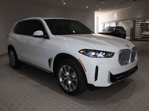 Used 2026 BMW X5 sDrive40i image 8
