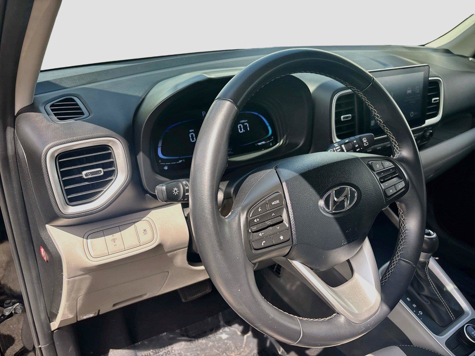 Used 2025 Hyundai Venue SEL FWD image 33