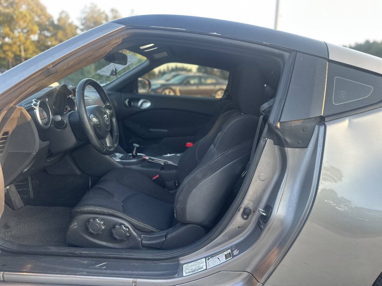 Used 2009 Nissan 370Z Coupe RWD image 15