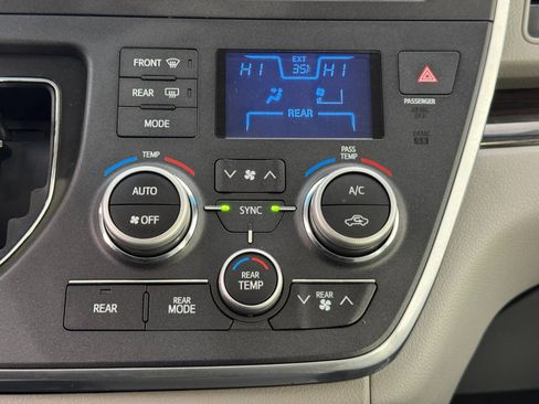 Used 2016 Toyota Sienna XLE image 28