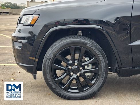 Used 2021 Jeep Grand Cherokee Laredo X image 4