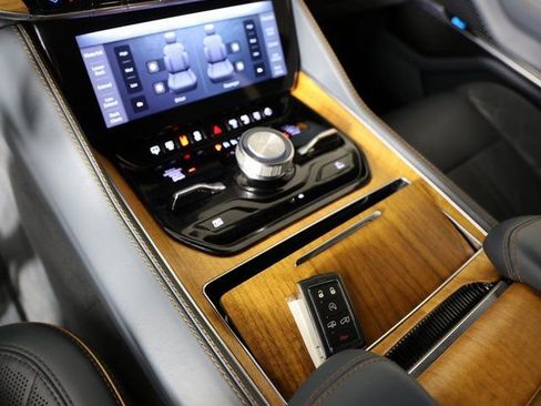 Used 2022 Jeep Grand Wagoneer Series III image 16