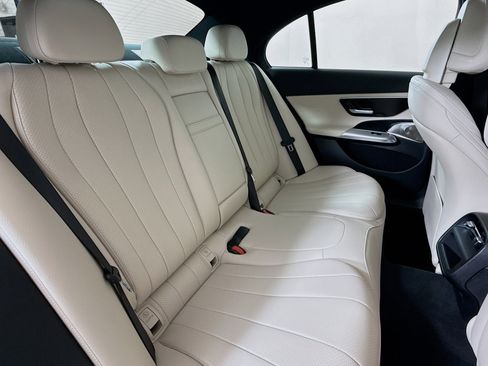 Used 2024 Mercedes-Benz E 350 4MATIC Sedan image 27