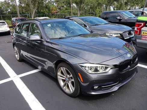 Used 2017 BMW 330i xDrive Wagon AWD/4WD image 2