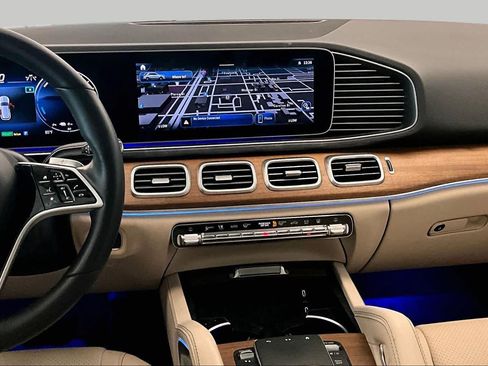 Used 2025 Mercedes-Benz GLE 450e 4MATIC image 6