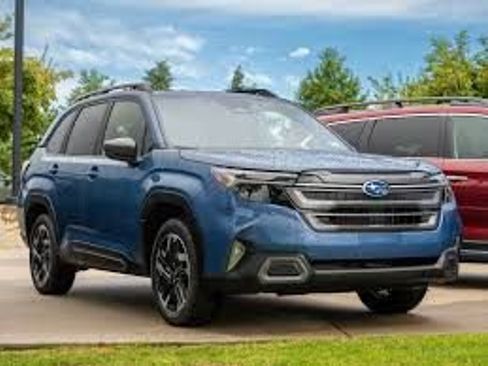 Used 2025 Subaru Forester Premium AWD/4WD image 1