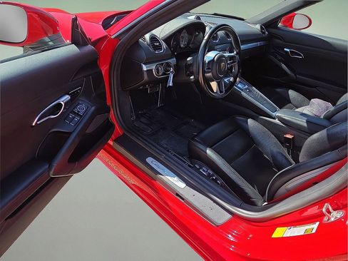 Used 2020 Porsche 718 Cayman S image 21